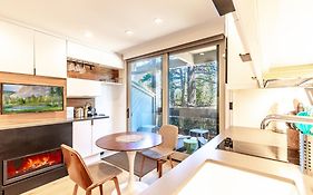Modern Hotel-Style Studio - Timber Creek Lodge #210